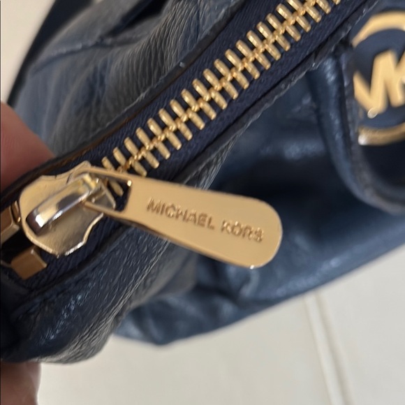 Michael Kors Blue Shoulder Bag with Gold Hardware - Picture 3 of 9